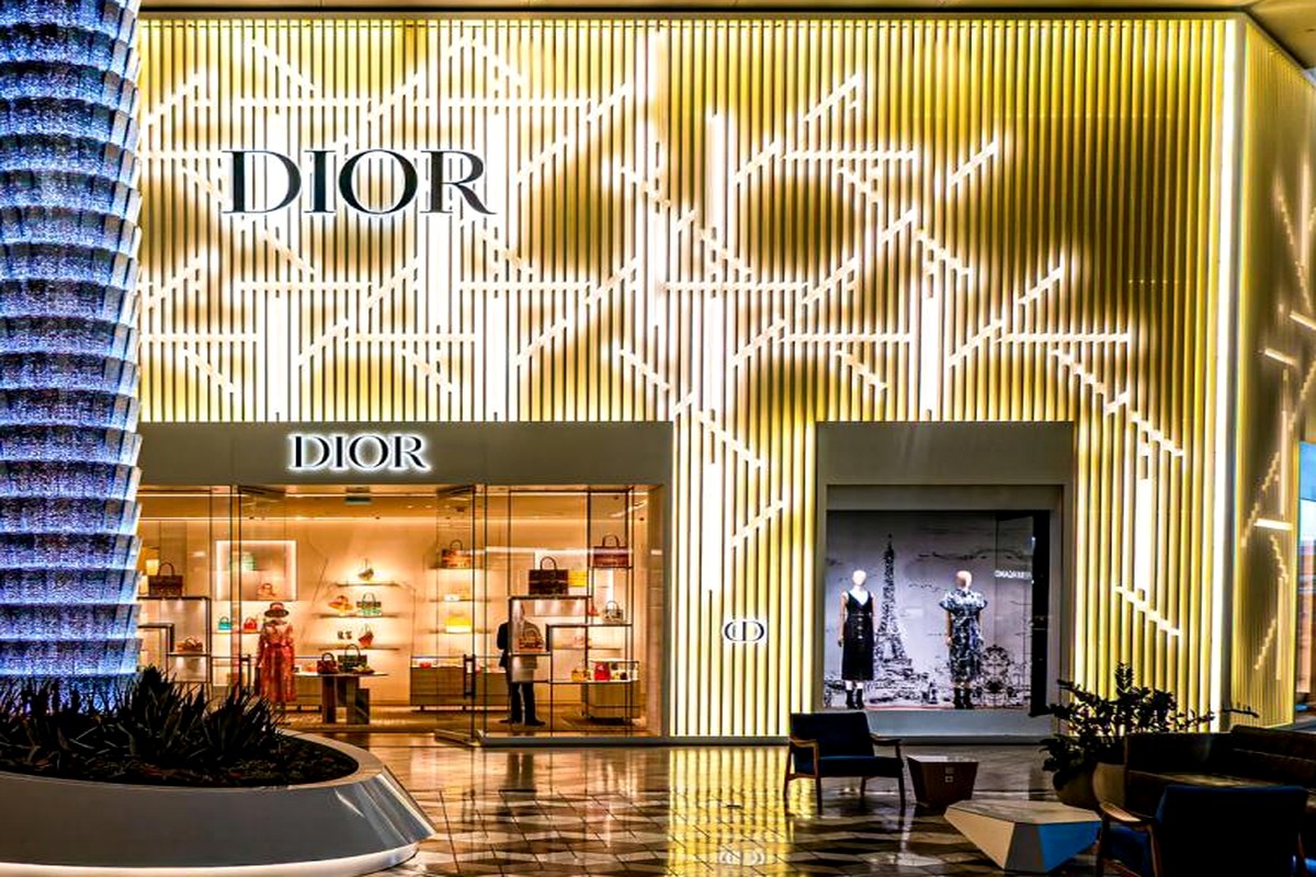 A Smart Capsule Wardrobe for Busy Weeks